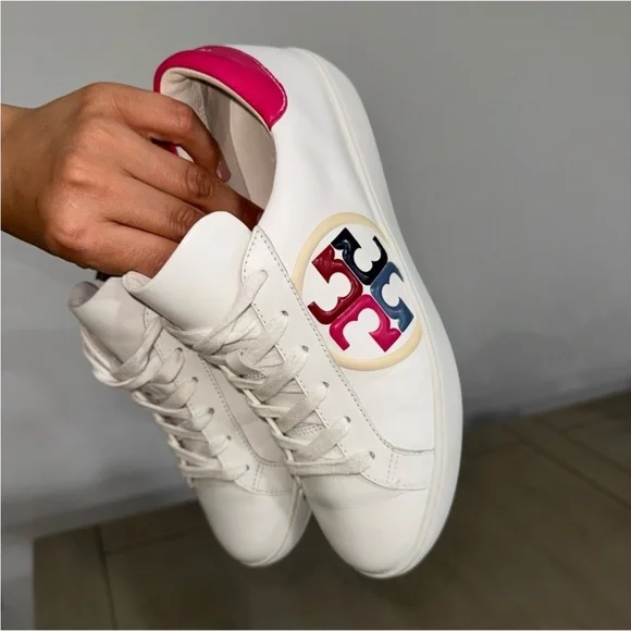Tory Burch leather sneaker with signature logo. - Picture 7 of 10
